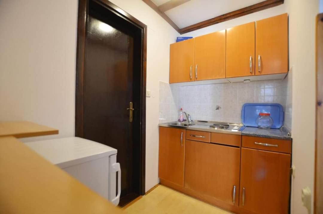 Tony Apartments Ровинь Экстерьер фото